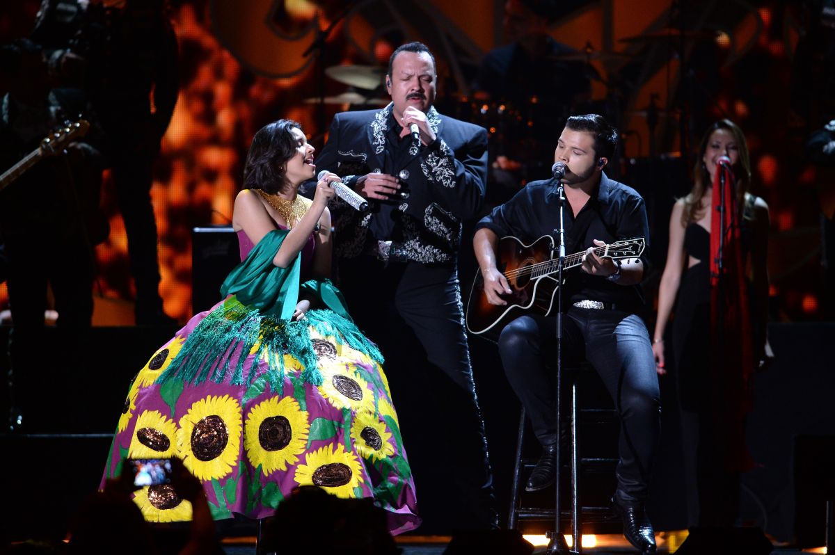 Pepe Aguilar with his children, Ángela and Leonardo singing at the iHeartRadio Fiesta Latina: Celebrating Our Heroes in 2017.