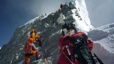 Más de 300 personas han muerto intentando subir a la cima.