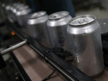 La cerveza actualmente representa aproximadamente la mitad de los $ 20.000 millones de dicha industria estadounidense.