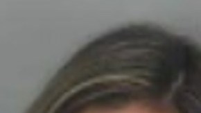 Perro policía descubre a dos mujeres que escondían pastillas de fentanilo.