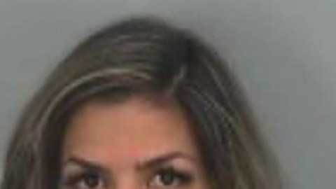 Perro policía descubre a dos mujeres que escondían pastillas de fentanilo.