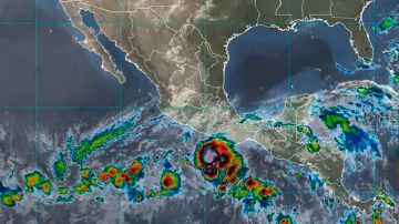 Agatha se intensifica a huracán categoría 1 y amenaza las costas mexicanas de Oaxaca y Guerrero
