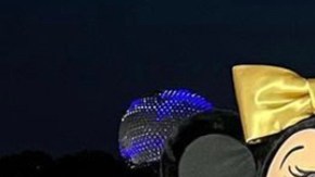 Raúl González junto a su sobrino Gio y su madre Estrella en Disney World