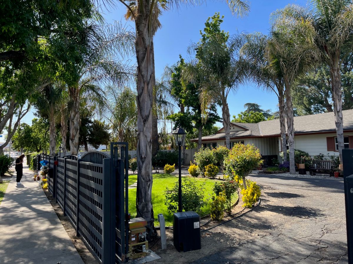 Fiscal de Los Ángeles acusa a una madre hispana por la muerte de sus 3