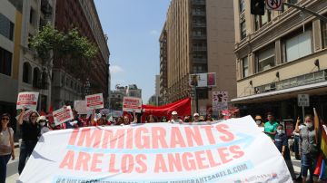 Inmigrantes se apoderan del centro de LA.