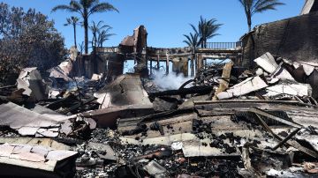 Imágenes muestran la devastación del Incendio en Laguna Niguel con 31 mansiones incendiadas y 900 residentes evacuados en California