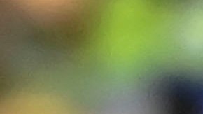 Higor Meritao camina cabizbajo con su medalla de subcampeón con Pumas en la Concacaf Liga de Campeones.