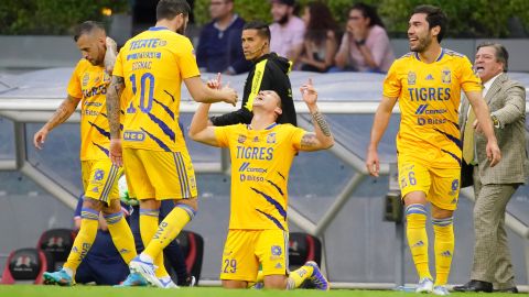 El equipo felino se fue adelante en el marcador 1-0 del primer tiempo.