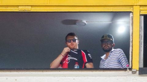 Saúl 'Canelo' Álvarez vistiendo la camiseta del Atlas en la final contra Pachuca.