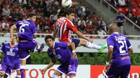 Antonio "Hulk" Salazar, de Chivas, durante un partido de Copa Libertadores contra Defensor Sporting de Uruguay.