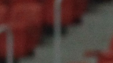 Antonio 'Hulk' Salazar en un partido con las Chivas de Guadalajara (izquierda) del Clausura 2022 de la Liga MX.
