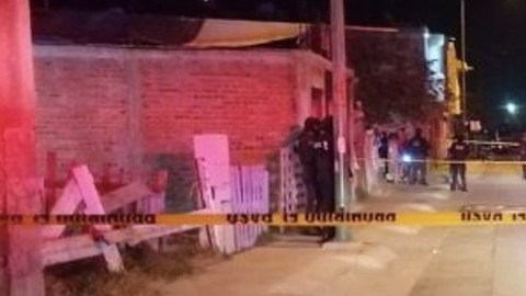 Ejecutan a pareja frente a sus hijos al centro de México.