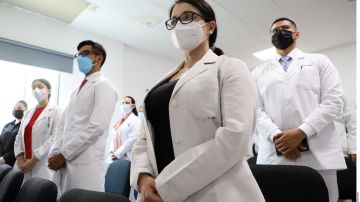 Gobierno mexicano lanza convocatoria para contratar a más de 13,700 médicos especialistas