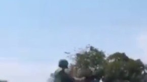 Militares mexicanos llegan a Michoacán para enfrentar al CJNG.