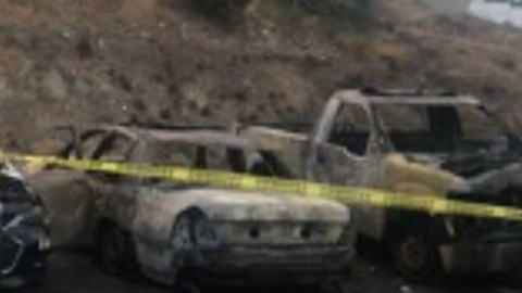 Sicarios le prenden fuego a patrullas de Tijuana, Baja California, en la frontera entre México y EEUU.