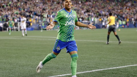 Raúl Ruidiaz tuvo una polémica celebración al anotar uno de los tantos de Seattle Sounders.