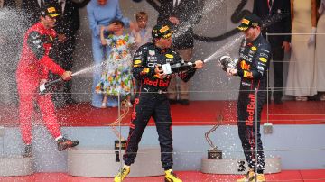 Con el triunfo en Mónaco, el mexicano consiguió su tercera victoria en su trayectoria como piloto de la F1.