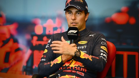 Sergio Checo Pérez en la conferencia en Mónaco.