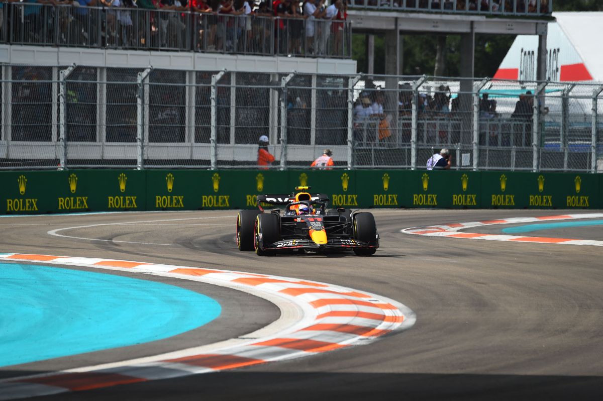 Pérez sumó y su compañero Max Verstappen volvió a ganar. 
