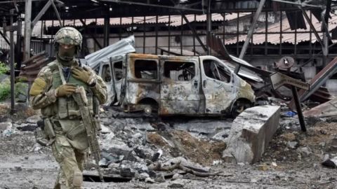 Las fuerzas rusas bombardearon Mariúpol hasta volverla escombros.