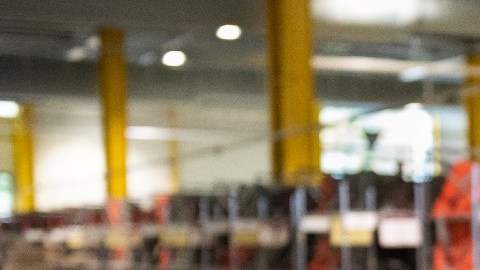 Amazon rentará sus almacenes ante una ralentización de las compras en línea
