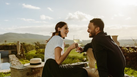 Libra le encanta la sensación de sentirse enamorado.