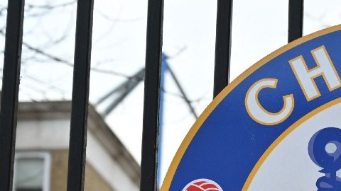 El oligarca ruso Roman Abramovich vende al Chelsea FC por un récord de $3,200 millones de dólares