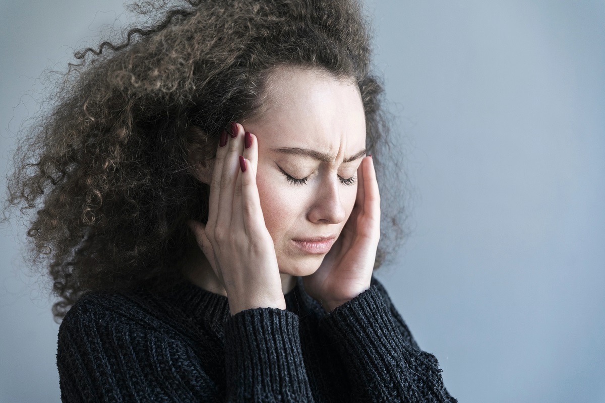 Las causas más comunes de dolor de cabeza son son la cefalea tensional y la migraña.