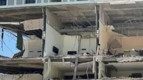 Los daños causados por una explosión ocurrida en el hotel Saratoga en La Habana.