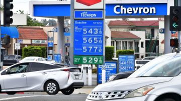 Precio de la gasolina: El promedio nacional llega a $4.45 dólares y alcanza un nuevo récord