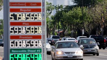 El precio de la gasolina está subiendo de nuevo y se ubica a unos centavos de alcanzar un nuevo récord