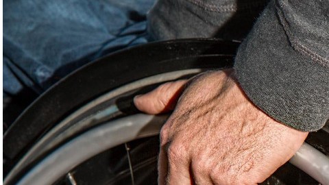 La estimulación cerebral puede ayudar a algunas personas a volver a caminar