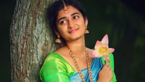 A la influencer india ER Yamini le gustaría permanecer neutral,, pero en Twitter una cuenta que usa su imagen apoya a Vladimir Putin.