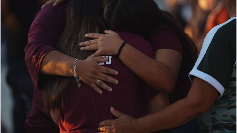 La mujer se encuentra en un hospital en San Antonio, cuidando a su madre Celia González.