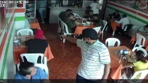 matan a tiros a hombre en restaurante, Guayaquil, Ecuador (1)