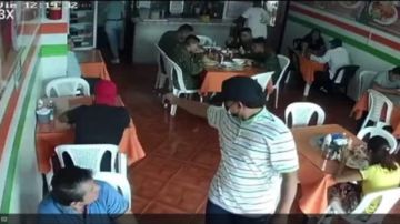 matan a tiros a hombre en restaurante, Guayaquil, Ecuador (1)