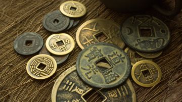 Las monedas chinas son muy usadas como amuletos para la prosperidad.
