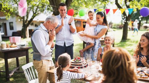 Valores y tradiciones que los Hispanos mantenemos presente en un hogar multigeneracional