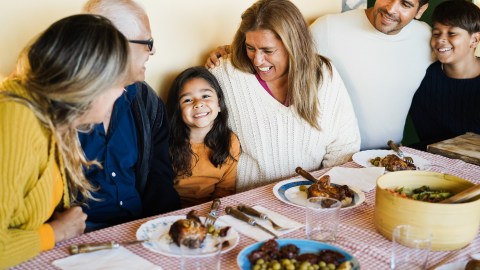El brunch dominical ayuda a reforzar vínculos con los abuelos y otros miembros de la familia.