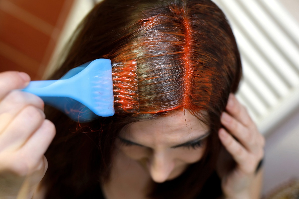 Solo debes seguir los pasos y lograrás aplicar el tinte de cabello correctamente.
