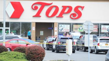Al menos 10 personas murieron en un tiroteo en Tops Friendly Market, en Buffalo, NY.