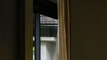 Trabajadoras de limpieza temen disminución de ingresos mientras los hoteles eliminan servicio de aseo diario en habitaciones