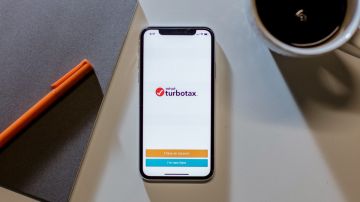 Intuit, la empresa madre de TurboTax, deberá pagar $141 millones de dólares por engañar a sus usuarios diciendo que era un servicio gratuito