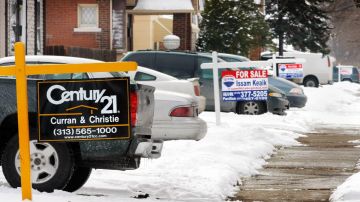 Más estadounidenses que nunca aseguran que no es un buen momento para comprar una casa, según encuesta