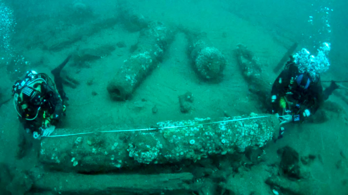 El buque Gloucester fue descubierto 340 años después de su hundimiento después de que buzos detectaran uno de sus cañones en el fondo del mar.
