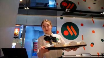 Rusia inaugura en Moscú Vkusno i Tochka, la tienda que reemplaza a McDonald's
