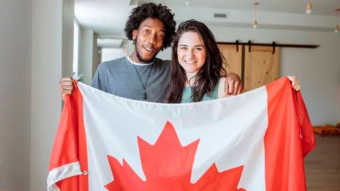 En qué consiste el exigente programa de puntos con el que miles de latinos buscan vivir y trabajar en Canadá