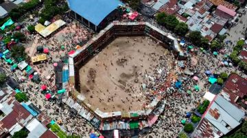 Tragedia en el Espinal: las imágenes del derrumbe de palcos durante una corrida de toros en Colombia que dejó 4 muertos y cientos de heridos