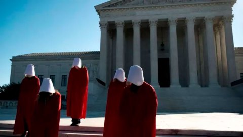 Las mujeres que han estado presas en Estados Unidos por tener abortos espontáneos antes de que se revirtiera Roe vs Wade