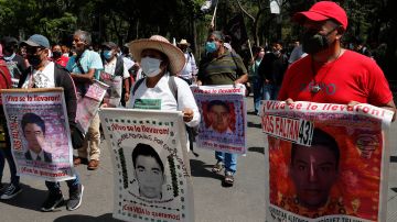 Padres de 43 desaparecidos de Ayotzinapa reclaman responsabilidades en México
